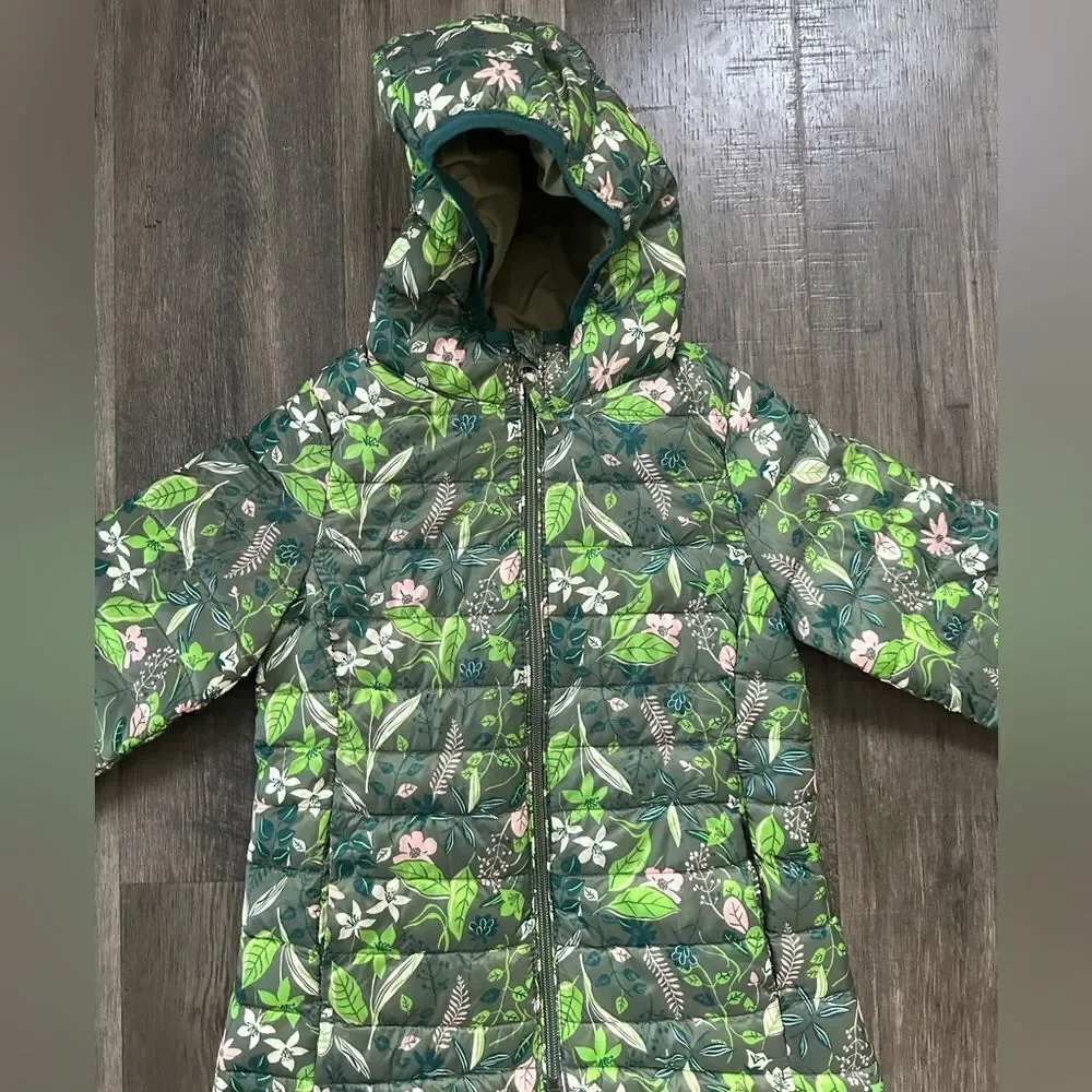 GIRLS LIGHT COAT SIZE SMALL